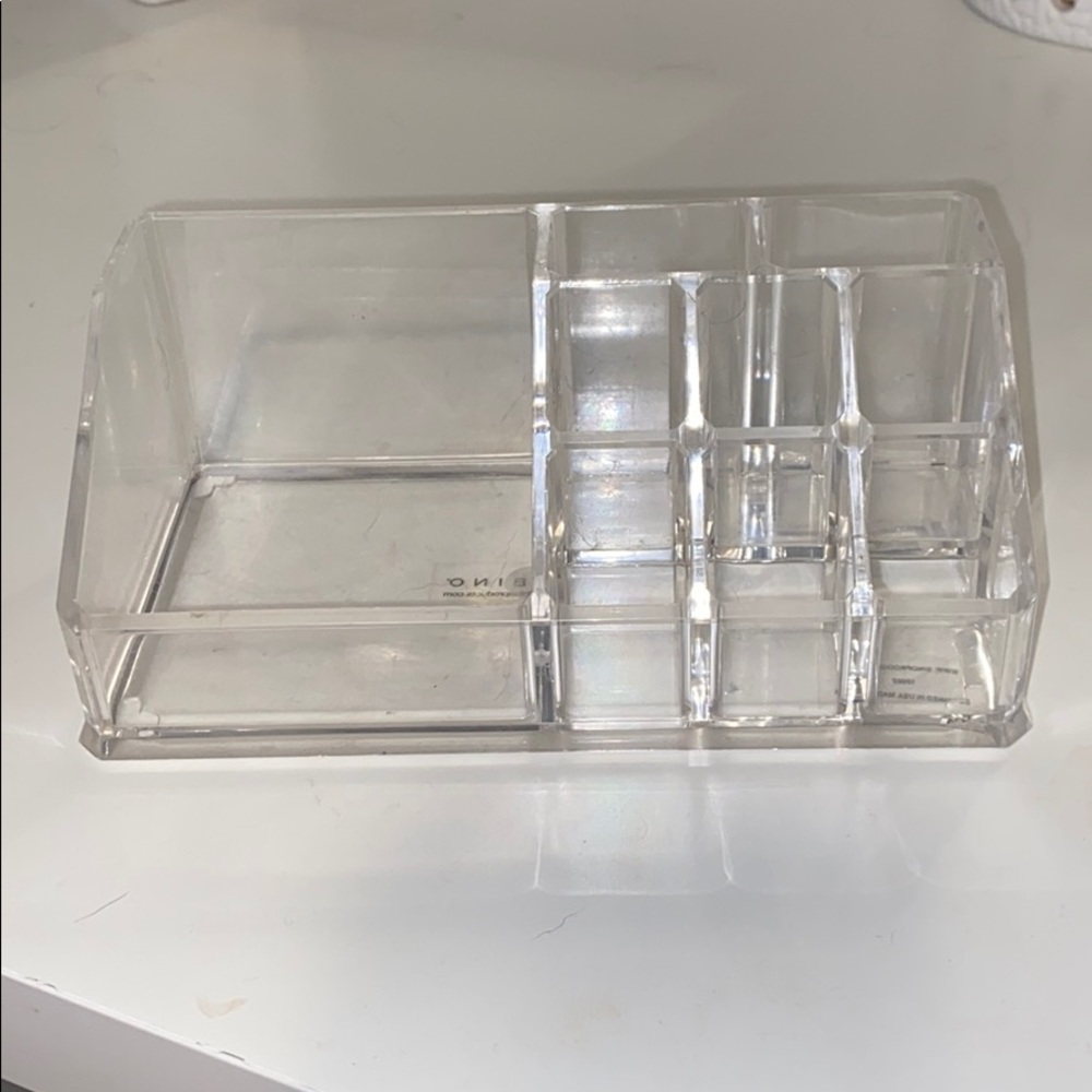 Acrylic lipstick holder